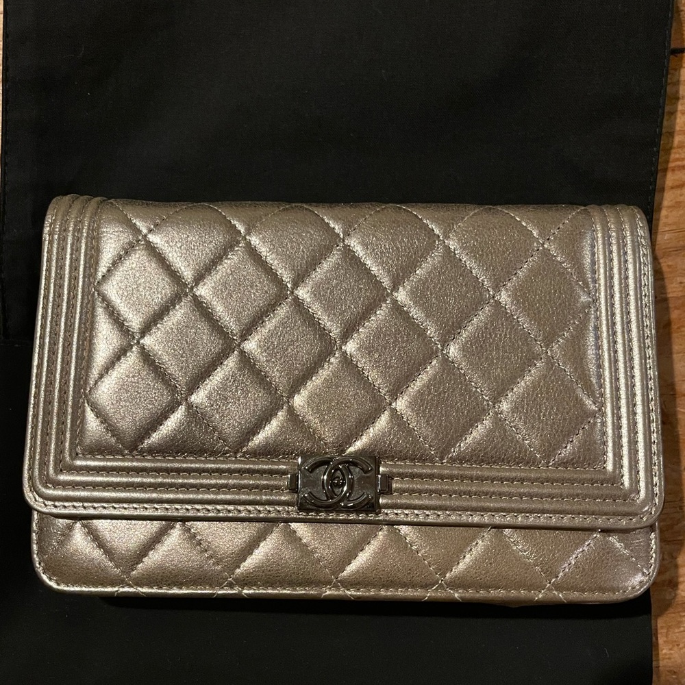 CHANEL Metallic Gold Quilted Crossbody Bag